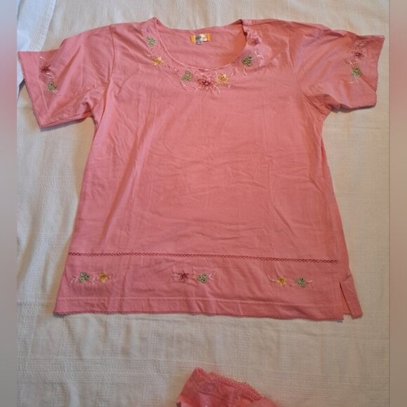 T C Fashion women's size Large lounge set, embroidered flowers, EUC - Picture 2 of 10